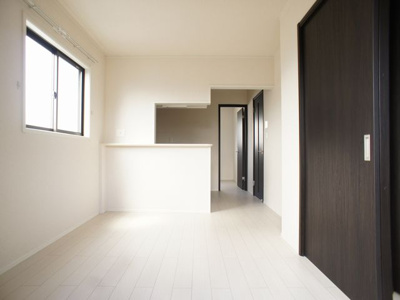 【居間・リビング】 | ラウレア | 会話をしながらお料理できる対面キッチンです♪