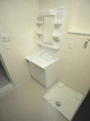 【独立洗面台】 | ラウレア | 洗髪洗面化粧台と洗濯機置き場があります♪