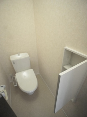 【トイレ】 | ラウレア | 温水洗浄暖房便座機能付きです♪