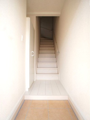 【玄関】 | ラウレア | 1階玄関！たくさん収納できるシューズボックスが付いています♪