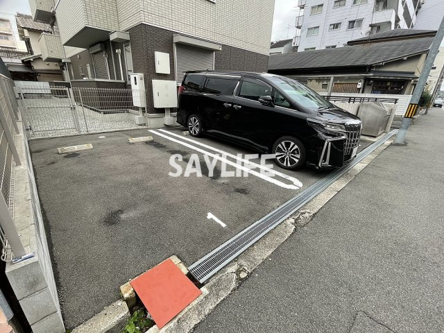 カーサウィステリアの駐車場