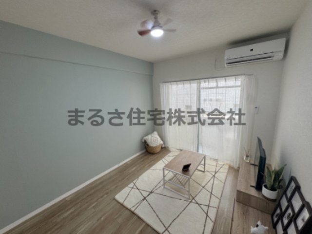 フレクション堀川の洋室