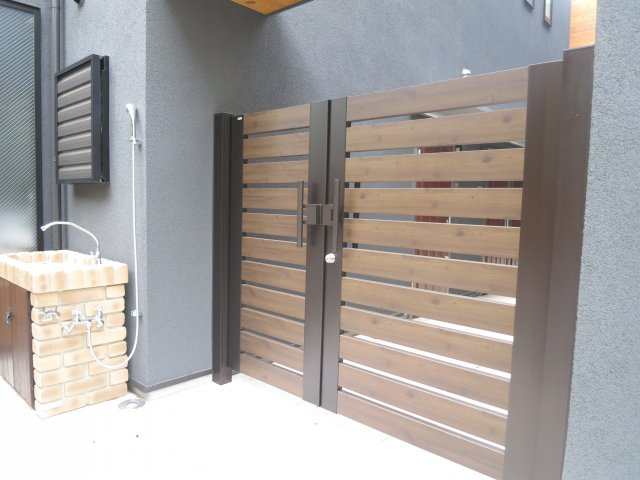 ＣＳ　ＧＡＲＤＥＮ　小川のエントランス