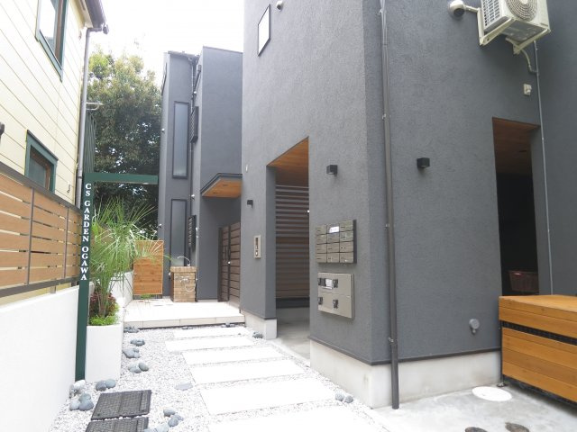 ＣＳ　ＧＡＲＤＥＮ　小川のエントランス