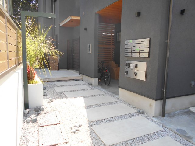 ＣＳ　ＧＡＲＤＥＮ　小川のエントランス