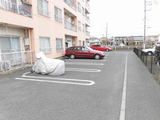 エクセルミドリの駐車場