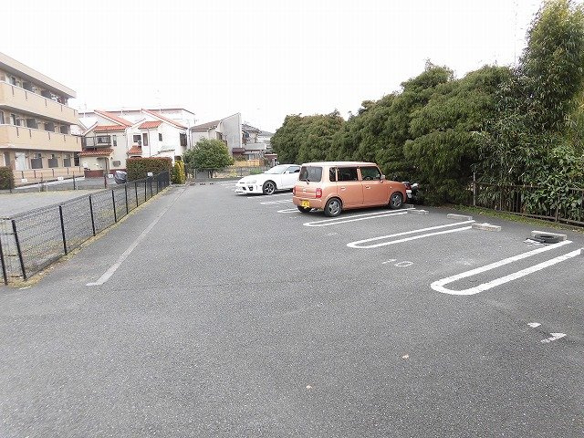 エクセルミドリの駐車場