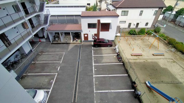 鶴見ハイツの周辺|駐車場・お子様が遊べる公園がございます♪
