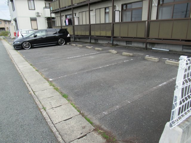 メモリーハイムBの駐車場