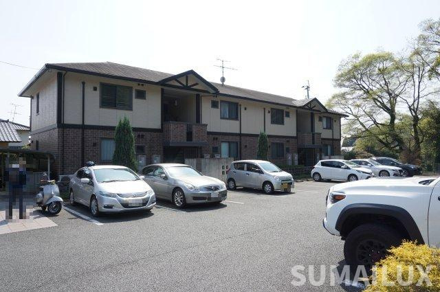 熊本市中央区黒髪６丁目のアパートの駐車場