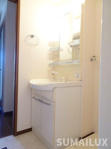熊本市中央区黒髪６丁目のアパートの独立洗面台