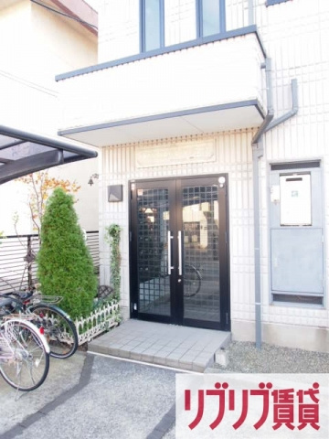 レジデンスホワイエのエントランス