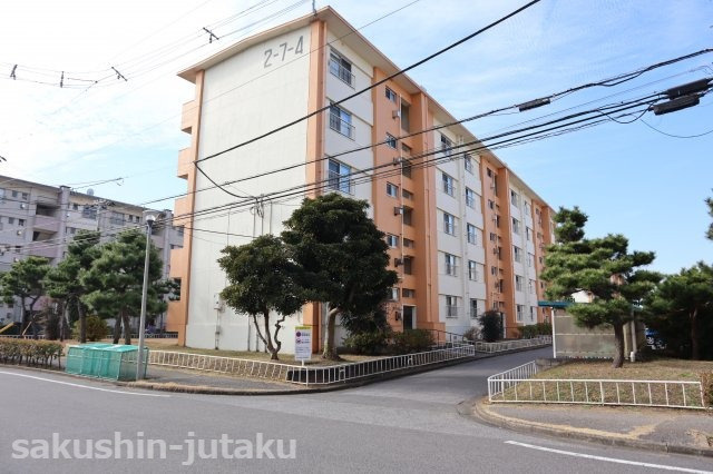 袖ケ浦住宅　人気の１階部分　の外観|袖ケ浦住宅四号棟　京成津田沼駅徒歩１４分　バス便あり「管理事務所停」徒歩３分　駐車場空きあり（使用料月額5000円～8,000円）