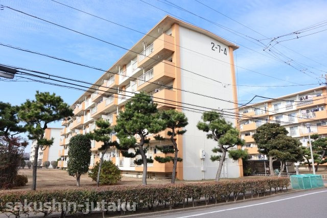 袖ケ浦住宅　人気の１階部分　の外観|袖ケ浦住宅四号棟　京成津田沼駅徒歩１４分　バス便あり「管理事務所停」徒歩３分　駐車場空きあり（使用料月額5000円～8,000円）