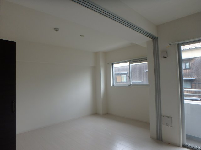 ビバリーグランディの居間・リビング