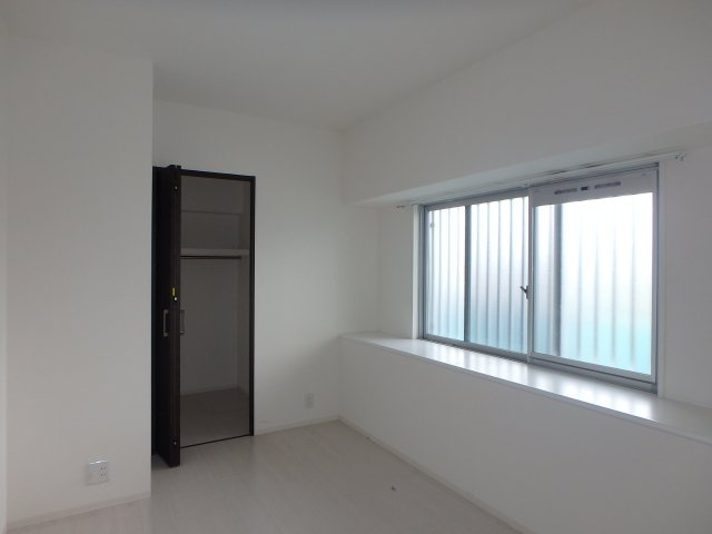 ビバリーグランディの洋室