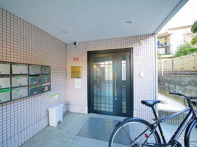 シティパレス佐保川Ｐ１のエントランス|キレイな共有スペース。