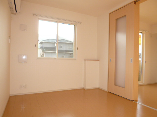 プリムローズうえまつの居間・リビング|洋室