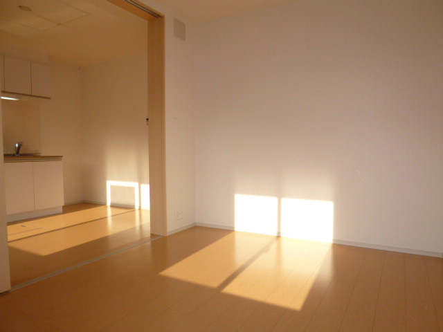 プリムローズうえまつの居間・リビング|洋室