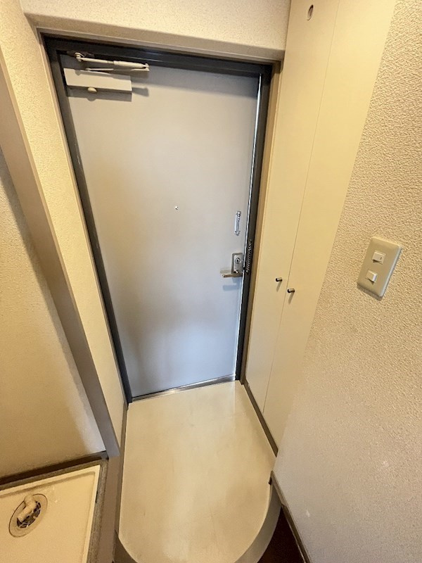 ファーストの玄関