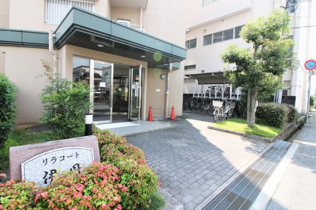 伊丹市中野北２丁目の中古マンションのエントランス