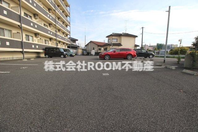 スカイコート大王の駐車場|車をお持ちの方に嬉しい駐車場付きの物件です