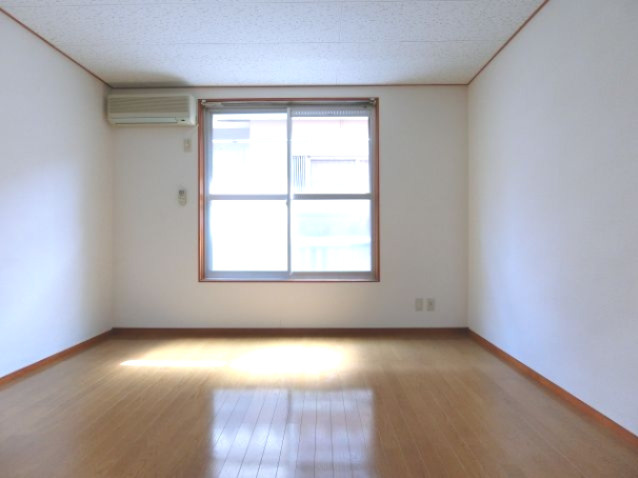 ハイツスタニの居間・リビング