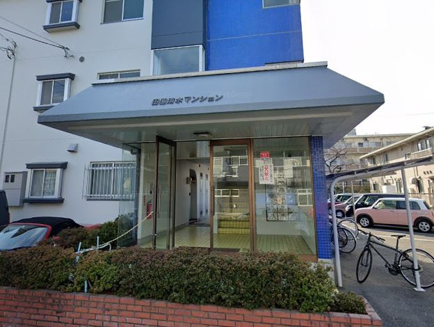 福生市北田園１丁目の賃貸マンションのエントランス
