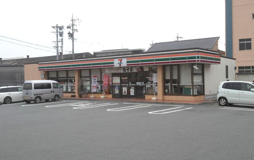 楽園　A棟の周辺|【コンビニエンスストア】セブン－イレブン津市上浜町３丁目店まで405ｍ