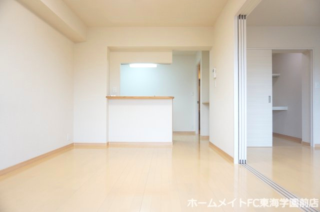 熊本市北区八景水谷１丁目の賃貸マンションの居間・リビング