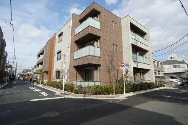 エクラ－ジュ　エスト