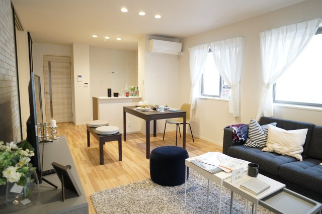 エクラ－ジュ　エストの居間・リビング