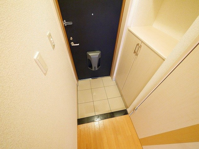 ファミールの玄関|人感照明センサー付きで便利な玄関