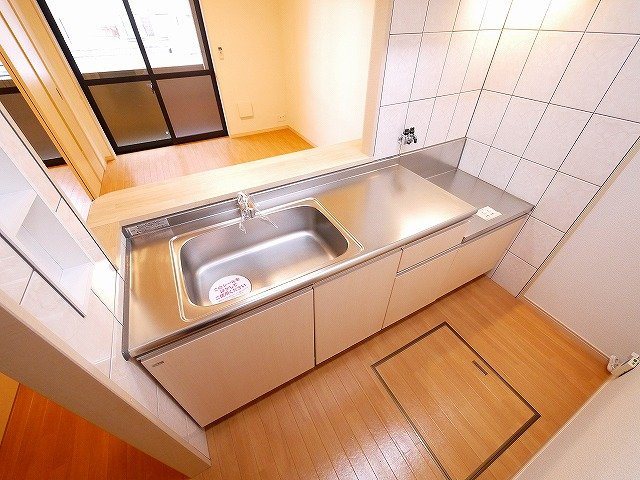 ファミールのキッチン|大きさの十分なキッチンはお料理も快適