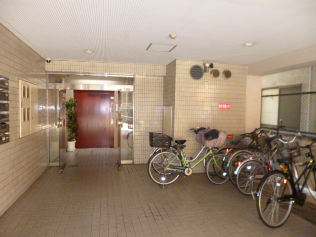 石山ビルのエントランス