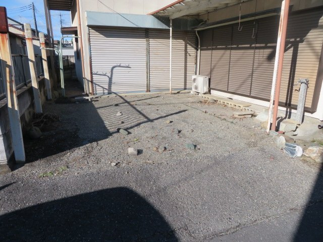 藤岡市上大塚　中古一戸建ての駐車場|駐車場に車を止められます