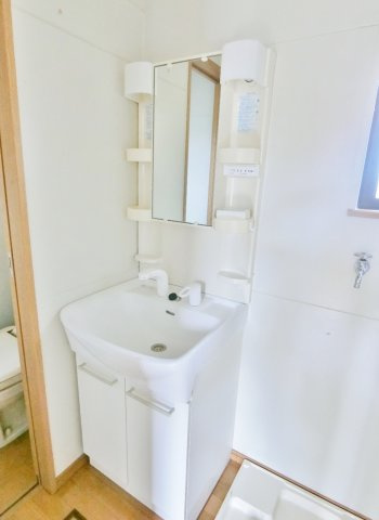 FROM-2の独立洗面台|他の部屋の写真になりますので異なる場合が御座いますがご了承下さい。