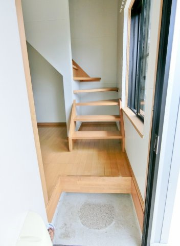 FROM-2の玄関|他の部屋の写真になりますので異なる場合が御座いますがご了承下さい。