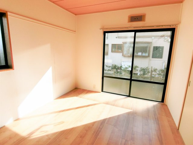 スカイハイツの居間・リビング