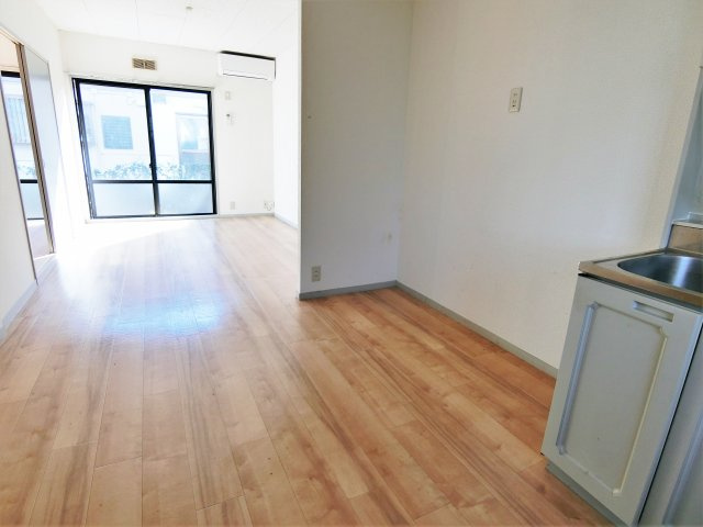 スカイハイツの居間・リビング