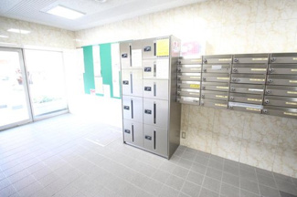【エントランス】 | 便利な宅配ボックス設置マンションです。