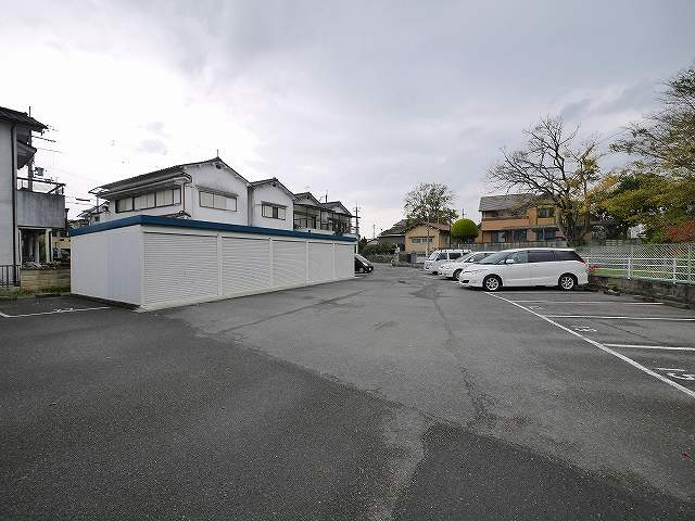 川嶋モータープールの外観