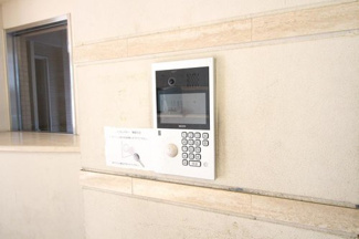 【エントランス】 | 防犯上安心のオートロック機能付きマンション！