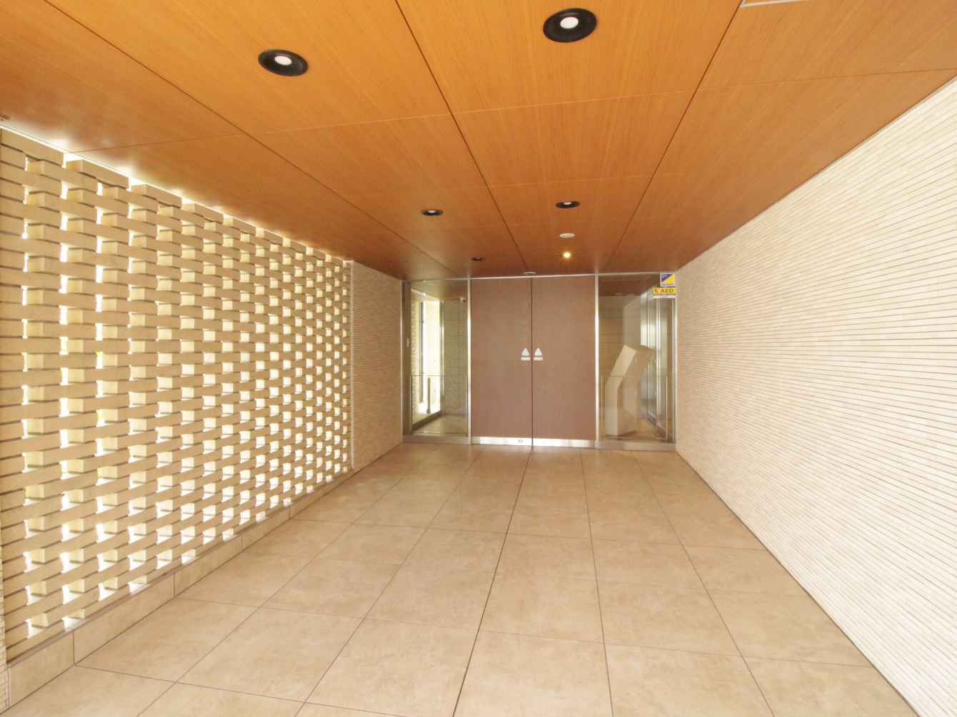 プレミスト鶴見横堤　のエントランス