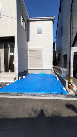 箕面市牧落新築戸建の駐車場