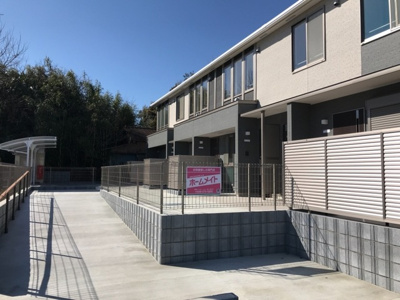 【エントランス】 | ウィステリアⅠ | 外観写真その他2