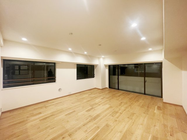 【居間・リビング】 | ライフコア押上 3F | 調光付きダウンライトが全部屋にございます。お好みのメインの照明も各部屋付ける事が可能です。