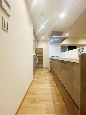 【キッチン】 | ライフコア押上 3F | 食洗器・浄水器・吊戸棚付カップボードが標準装備です。