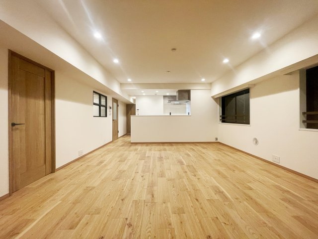 【居間・リビング】 | ライフコア押上 3F | 20帖超のLDKです。リビングスペース・ダイニングスペース、しっかり分ける事が出来ます。