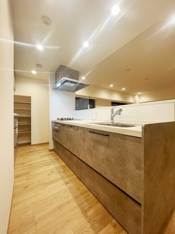 【キッチン】 | ライフコア押上 3F | 食洗器・浄水器・吊戸棚付カップボードが標準装備です。